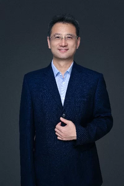 王广震